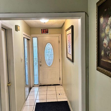 Queen Bedroom Near Sheridan College Brampton Ngoại thất bức ảnh