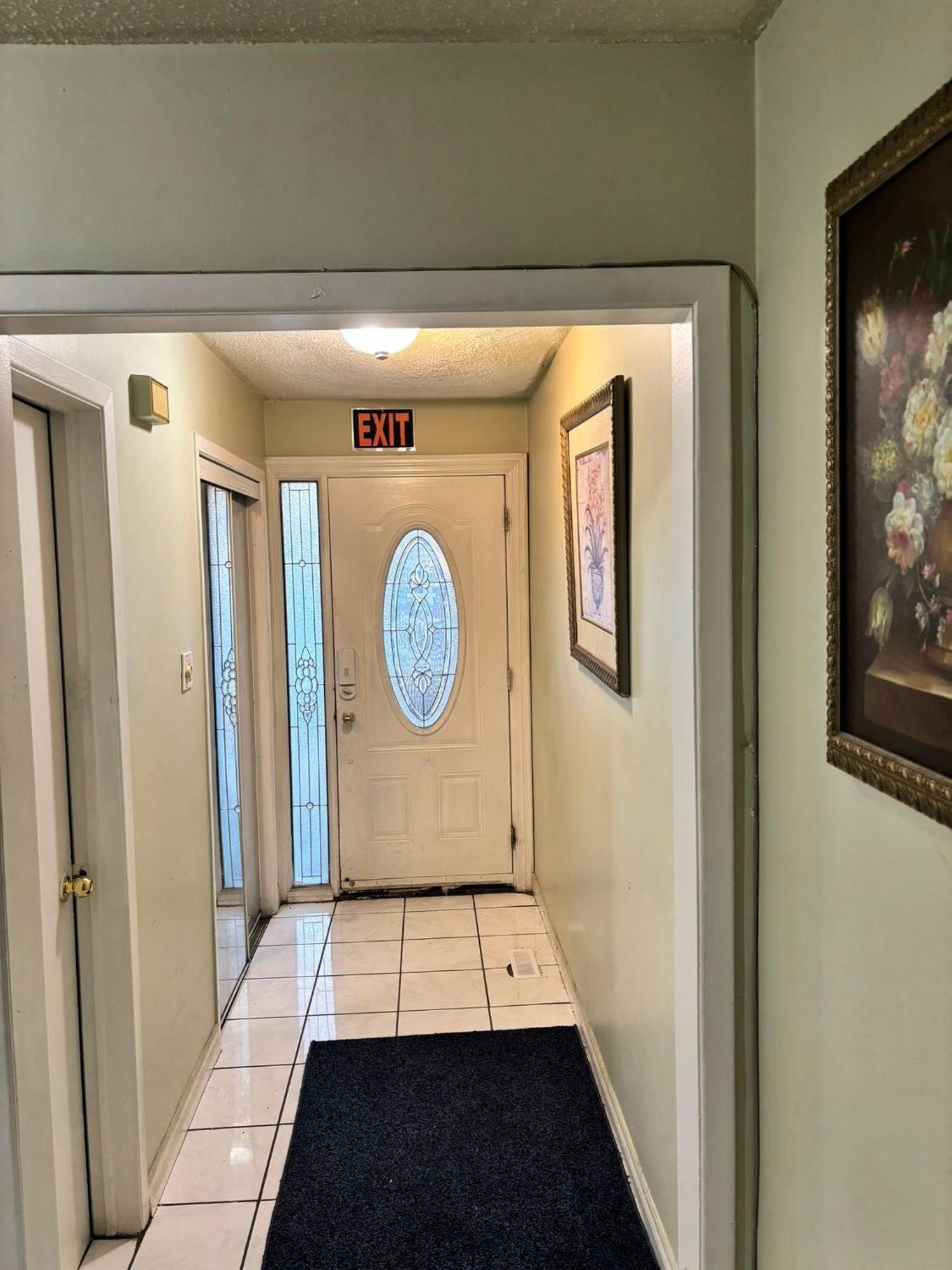 Queen Bedroom Near Sheridan College Brampton Ngoại thất bức ảnh